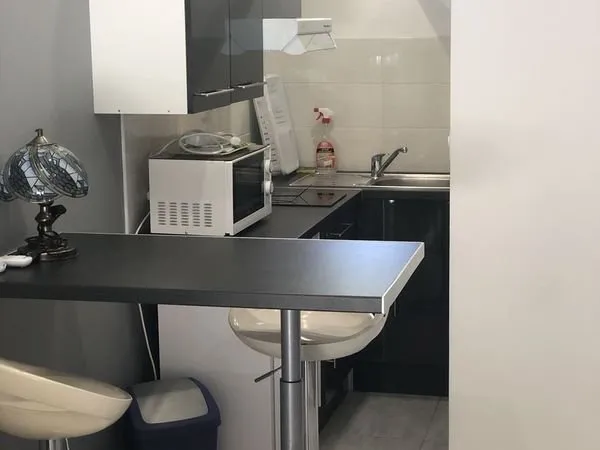 Loue studio 20m² a 400m d lycee hotelier ageles