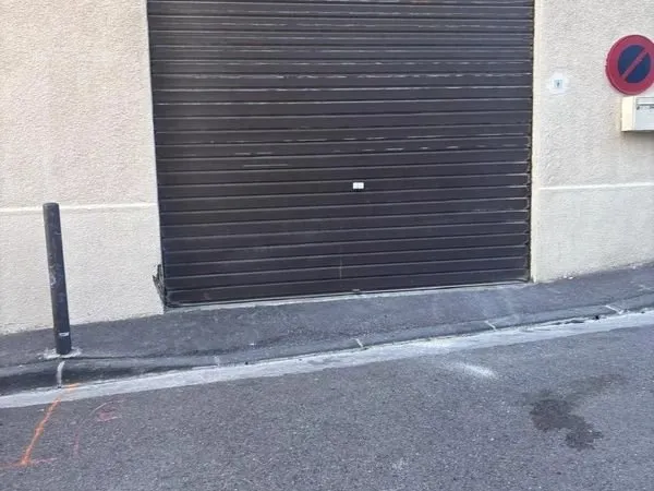 Parking/box 1 pièce 75 m²