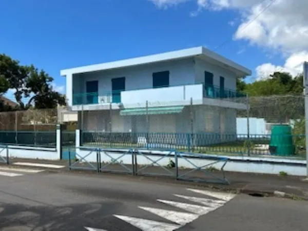 BATIMENT à Usage professionnel ou Commercial Route de la Rivière des Pluies STE MARIE