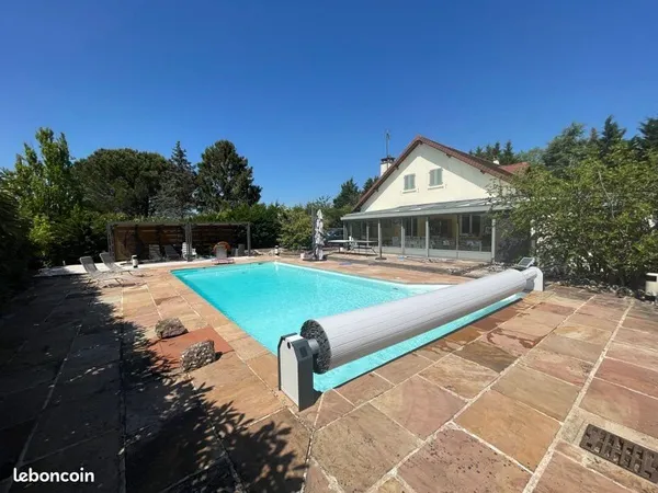 Maison 200 m² 5 chambres avec piscine - terrain 2000 m² - proche Louhans
