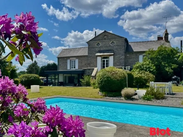 A VENDRE CHEZ BLOT IMMOBILIER - GUICHEN - MAISON T7 - 185 M² ENV.