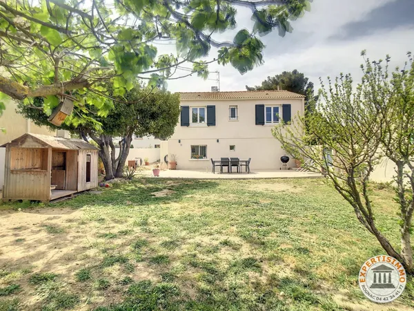 Maison 101 m2 avec trois chambres et garage