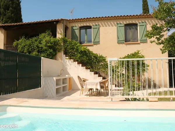 Haut de villa T4 de 92m2 - terrain 135m2 avec piscine