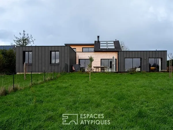 Maison contemporaine avec vue dégagée sur la rivière et la vallée
