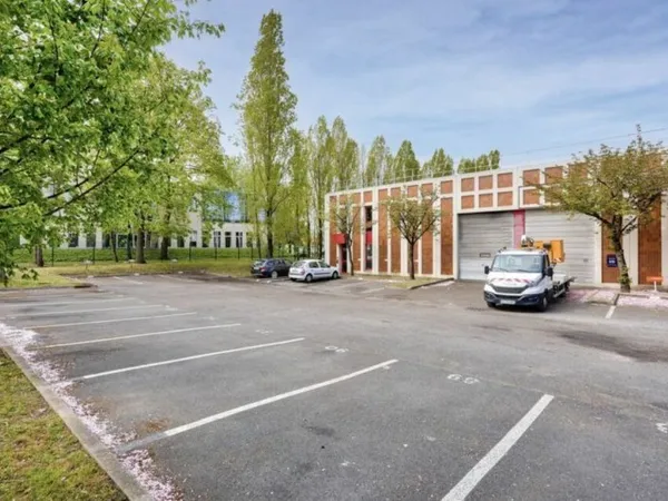 1460 m2 - A LOUER à LOUER