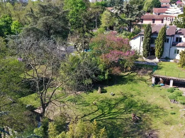 Terrain à bâtir libre constructeur de 485m² avec possibilité de