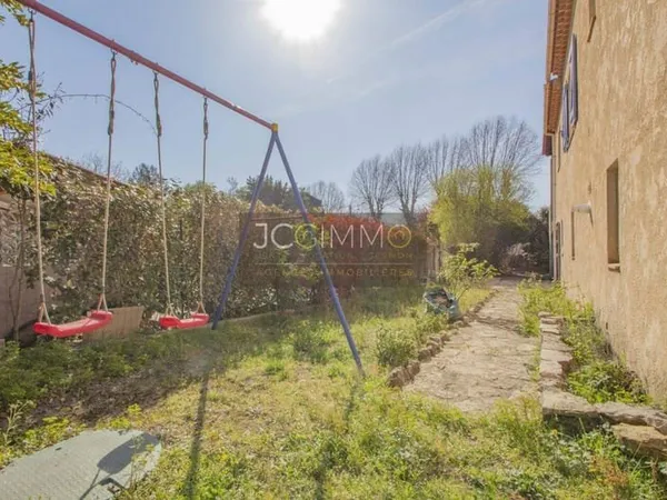Maison de plain-pied 5 pièces 236 m²