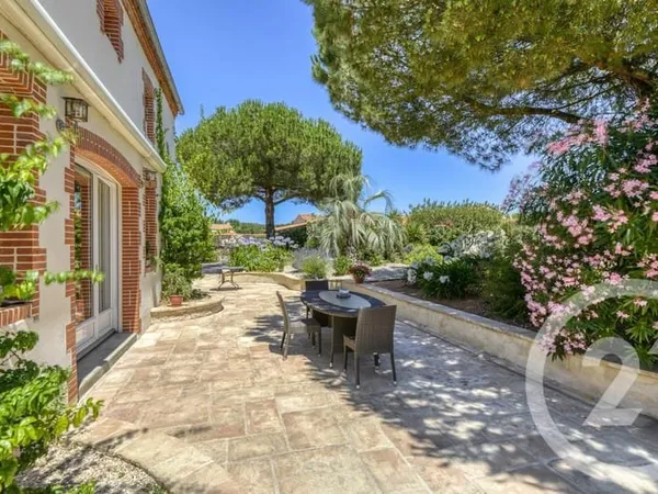 Maison 8 pièces 332 m²