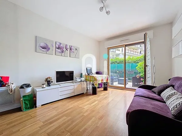 Deux pièces 47 m2 + TERRASSE 23m2 + Parking EN SUS