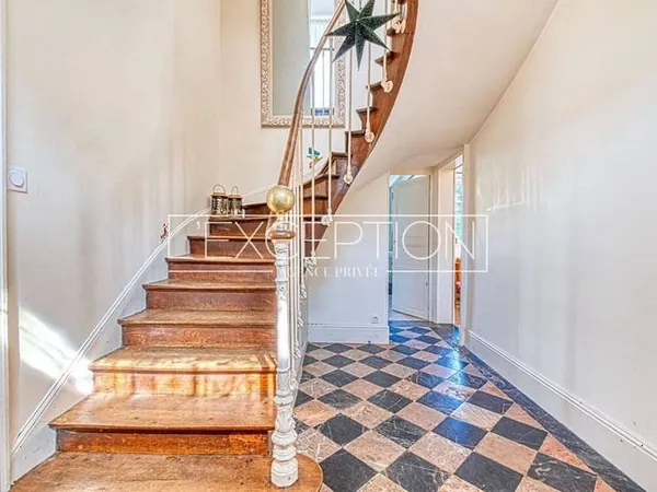Maison 12 pièces 259 m²