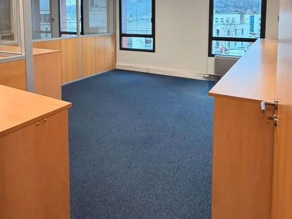 Bureau Privé Moderne de 19.4 m² à Croissy‑sur‑Seine - Services Tout Inclus+ Salle de Réunion