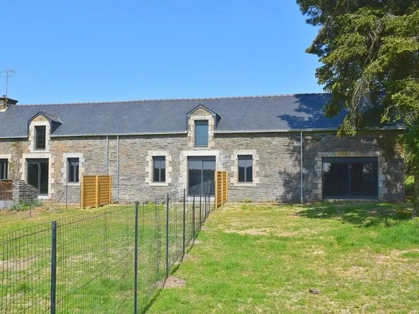 Longère à rénover, 124 m2 sur terrain clos de 1857 m2, SAINT MARTIN SUR OUST (56200)
