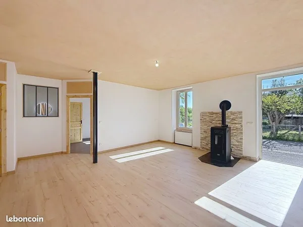 Maison de 140m² rénovée en 2026, 4 chambres à Saint-Germain-de-Salles