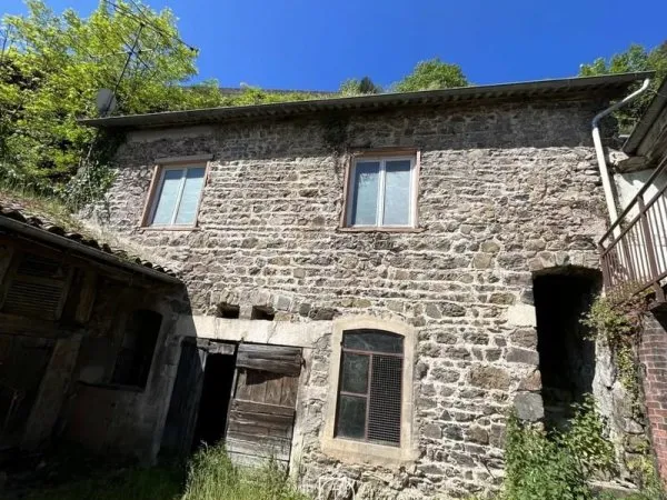 Dépendances à aménager avec jardin