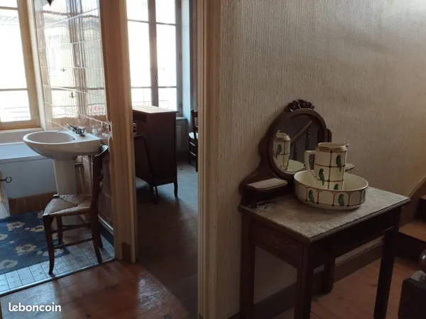 Maison à Domaize avec grange et jardin