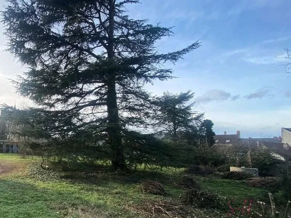 CLERY ST ANDRE Beau terrain de 1200 m² centre bourg