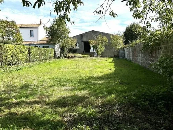 À 5 minutes de La Rochelle - Rare opportunité à Chagnolet !