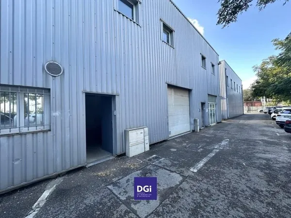 Local d'activité 182 m²