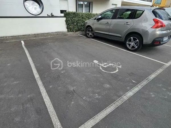 Grande place de parking sécurisée - 16,5 m² - Sainte-Geneviève-des-Bois