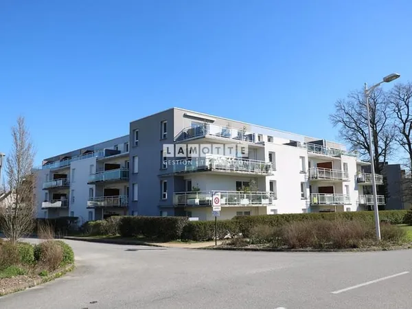 Appartement Type 2 - Parking Double - PLESCOP - TROIS SOLEILS - CENTRE BOURG - PROXIMITE COMMERCES -