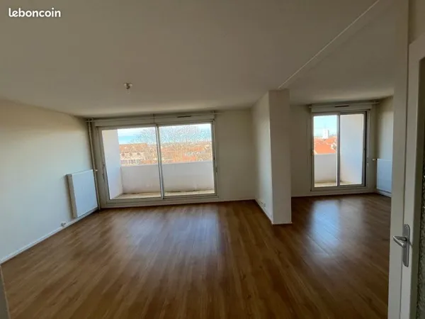 MONTLUCON - Appartement lumineux avec balcon