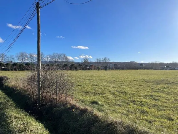 Terrain 718 m²