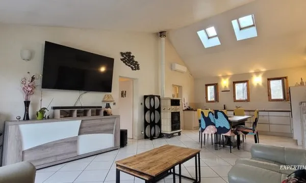 Maison de plain-pied de 105 m2 récente avec grand terrain arboré