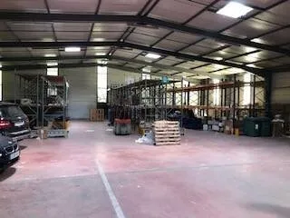 Entrepôt 267 m²