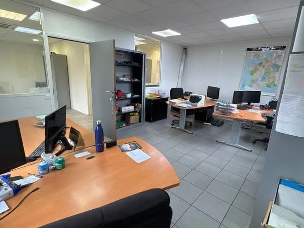 Bureau et entrepot