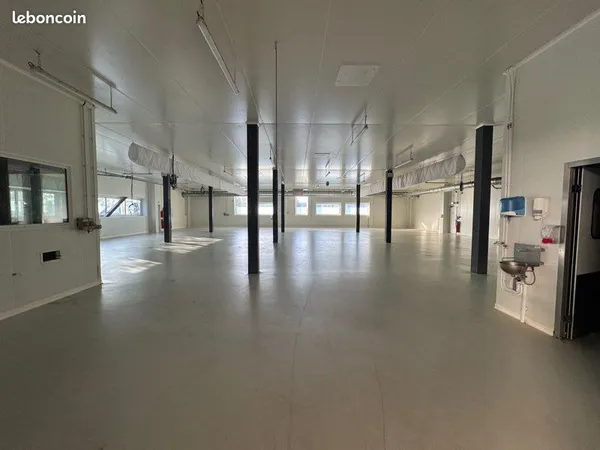 Bâtiment logistique