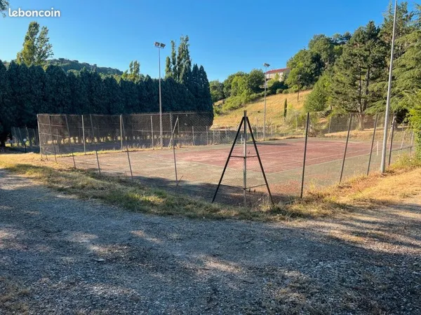 À louer - Club House + 3 terrains de tennis dans parc arboré - Raujolles (Creissels 12)
