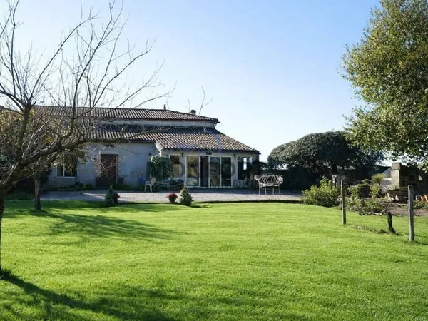 Villa 7 pièces 230 m²
