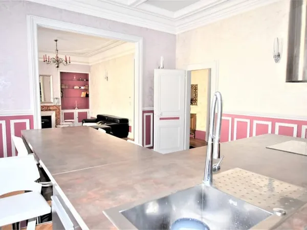 Bel appartement de caractère de 134m2 en hyper centre.