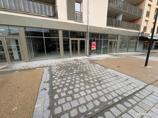 Local commercial 210 m²