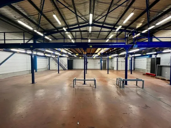 À VENDRE - BÂTIMENT 657 M² - AVIGNON COURTINE