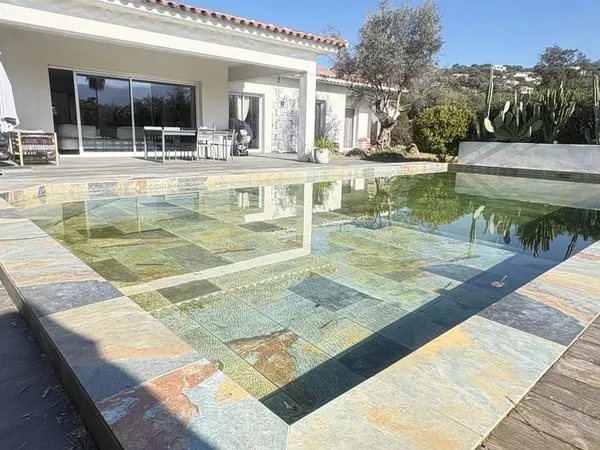 Villa moderne avec piscine à Bastelicaccia