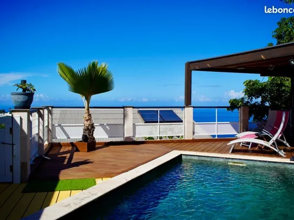 Exclusivité - Les Avirons - Maison récente avec vue mer, piscine chauffée et environnement calme