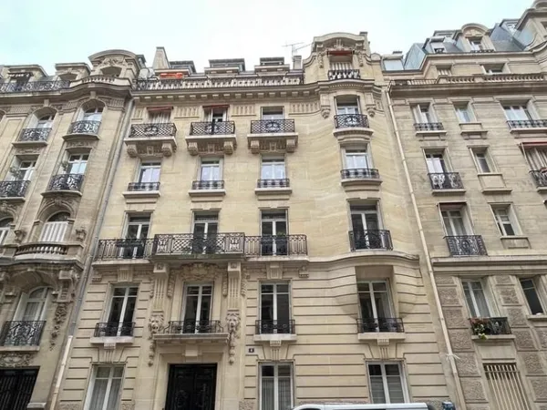 PARIS XVI - STUDIO DANS UN IMMEUBLE DE STANDING