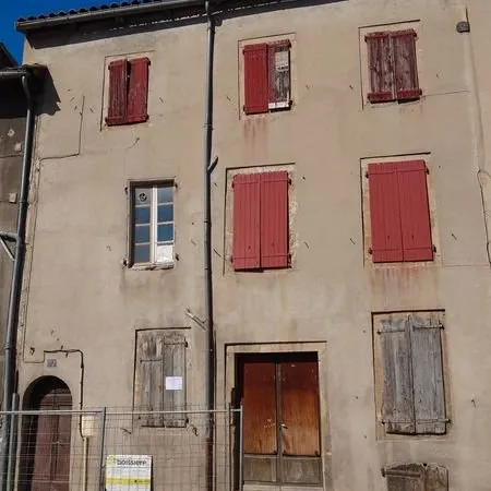 Maison à restaurer sur trois niveaux coeur de ville
