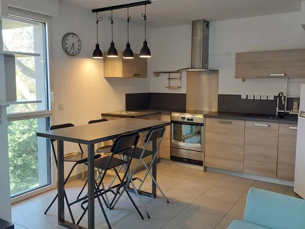 Location Appartement meublé 2 pièces avec terrasse, parking et garage à vélos - 45 m²
