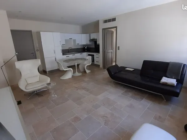 Proche ST REMY, appt T3 récent de 70 m2, climatisation réversible