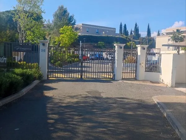 Loue grand garage de 18 m2