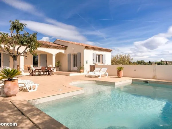 Villa atypique 250m2 3 logements 2 piscines , 1200m2 terrain