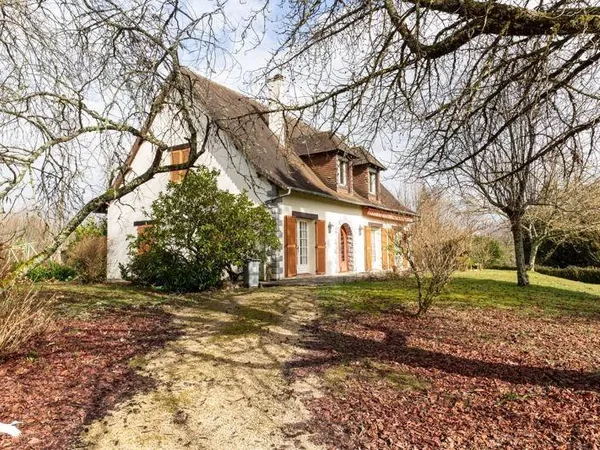 Pavillon de 8 pièces principales