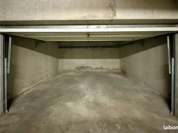 Double garage 25m2 - Centre St Genis Pouilly