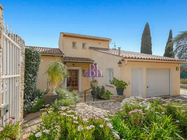 Maison 4 chambres dont 2 de plain pied avec piscine, garage