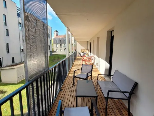 Coloc avec grande terrasse dispo jusqu'à mi août