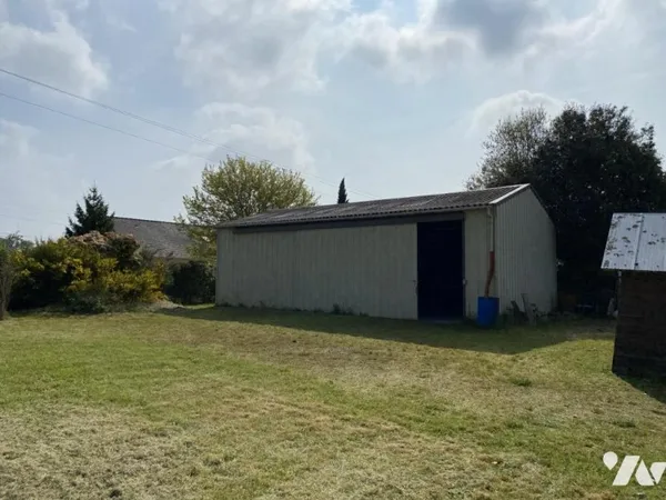 Terrain 933 m²