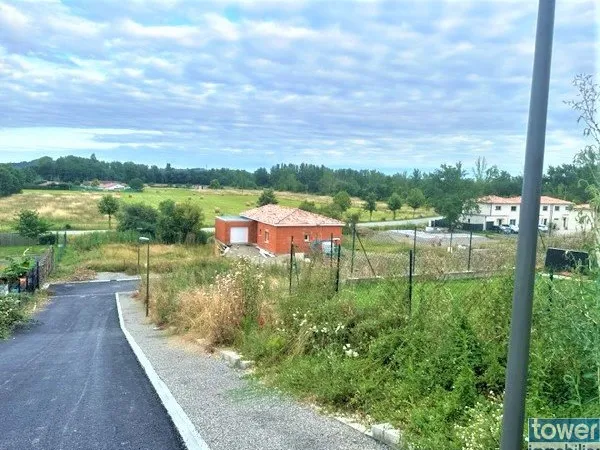 LAVERNOSE LACASSE à 10 mn de MURET Terrain de 419 m2 T
