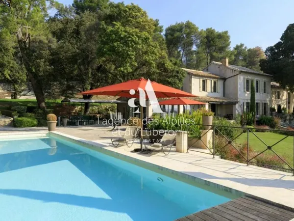 LE MAS DES ARTS - Fontvieille - Alpilles - 8 Chambres - 16 perso